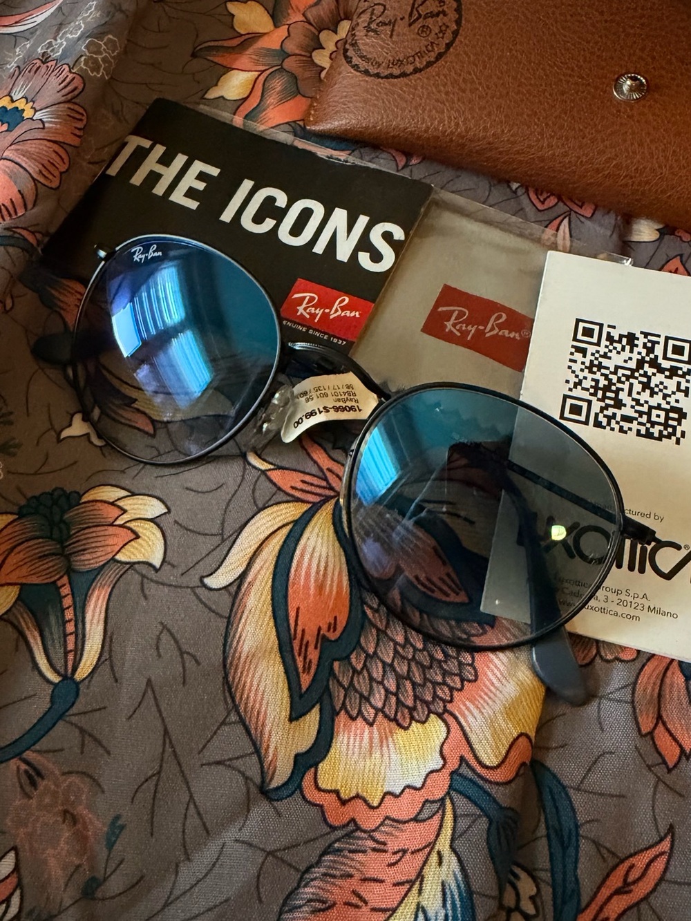 Ray-Ban Round Metal Sunglasses - Picture 4 of 8